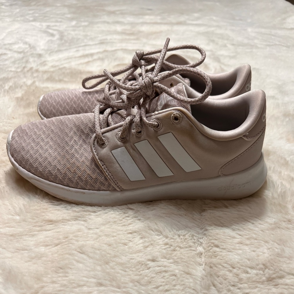 Adidas cloud foam womens sneakers size 6